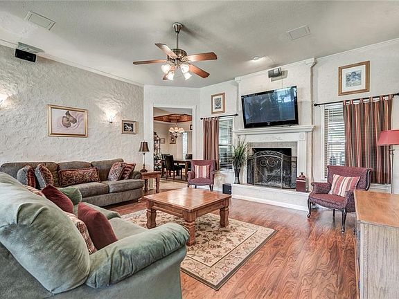 3rd image of 1316 Briarhaven Dr