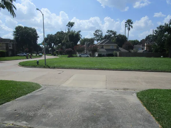 5202 Holly View Dr, Houston, TX 77091