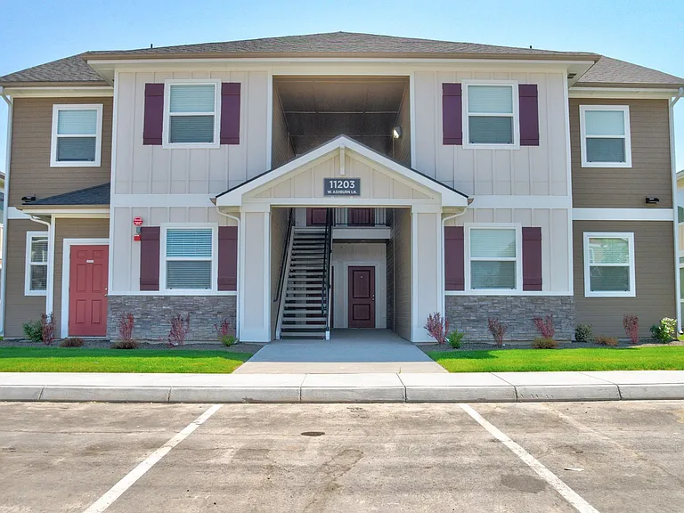 Sunnyvale Village — Photo 28