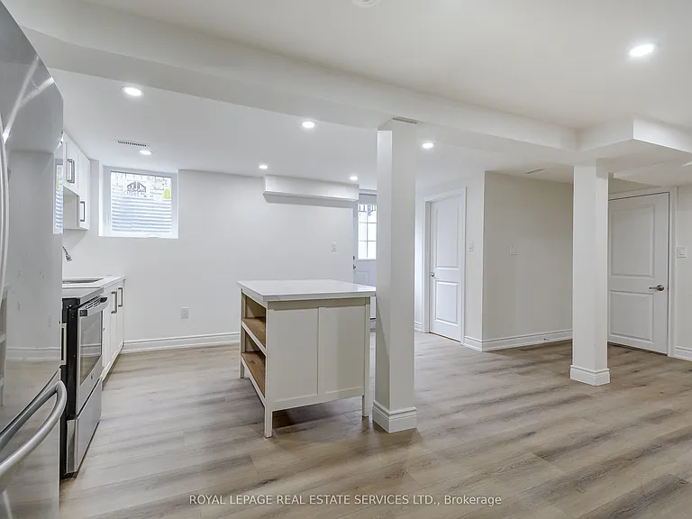 277 Mississaga St #LOWER — Photo 14