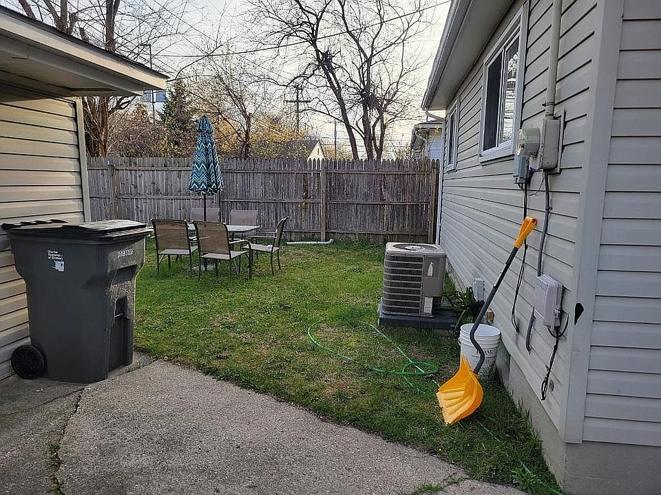 2nd image of 21124 Woodward St