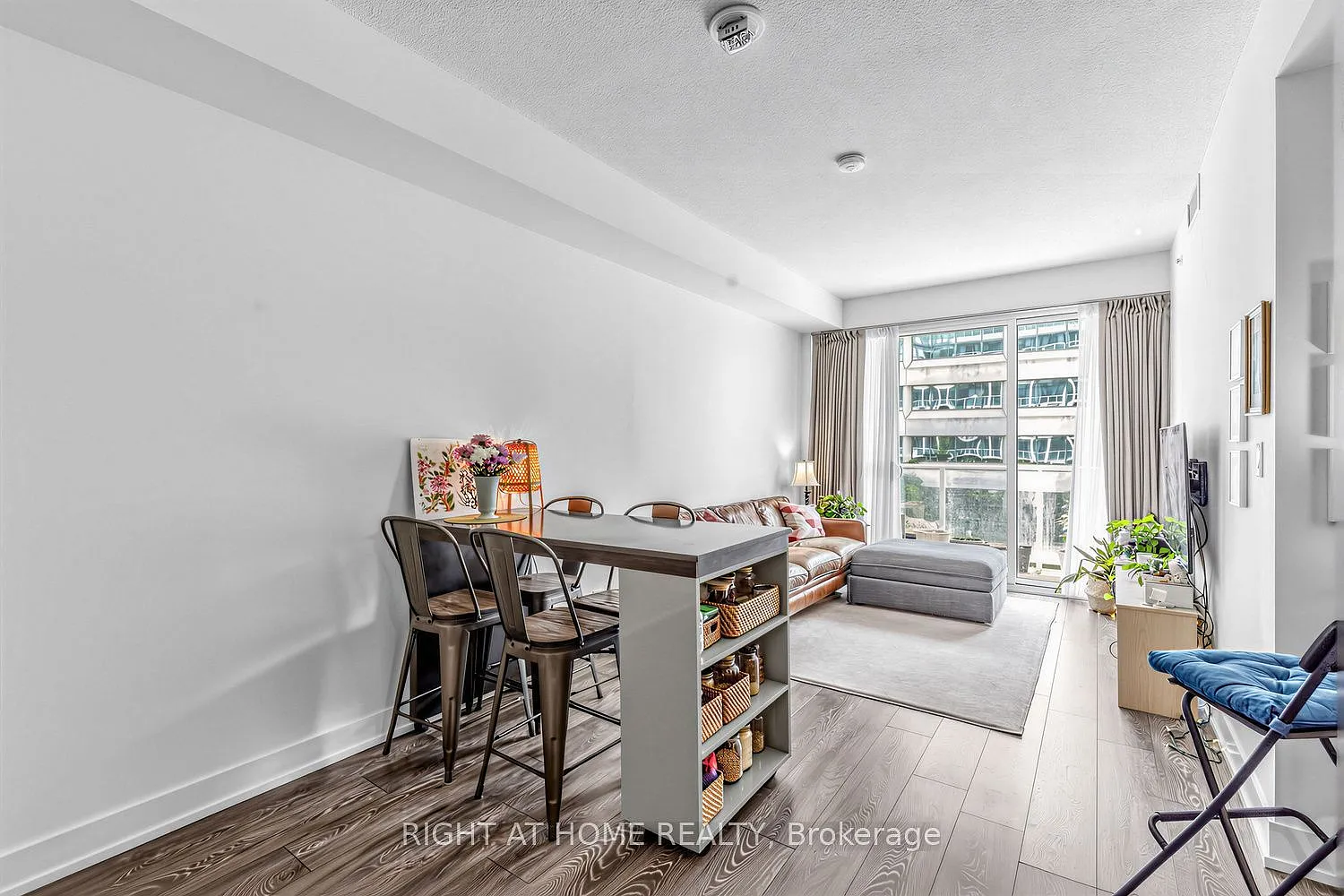 2 bed, $3,000 — Photo 3