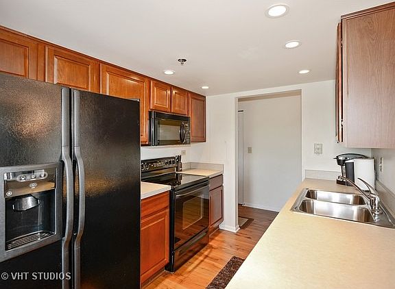 3rd image of 1 Bloomingdale Pl APT 508