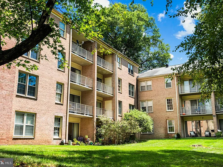 6034 Westchester Park Dr #1 — Photo 23