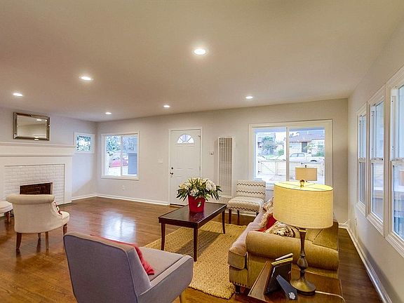 5th image of 3049 E St