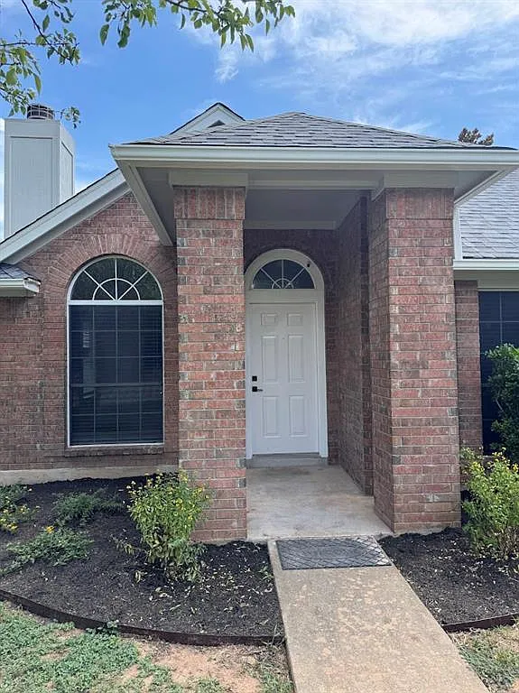 3 bed, 2.0 bath, 1087 sqft, $1,800 — Photo 3