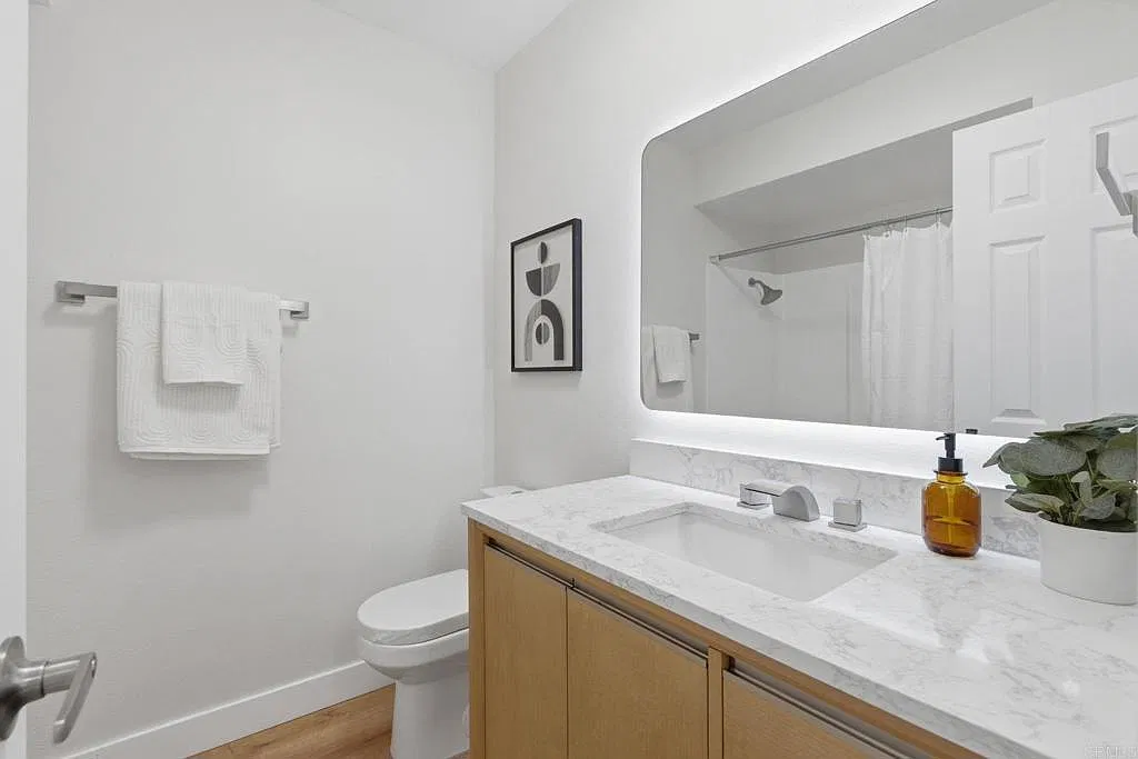 2 bed, 804 sqft, $3,000 — Photo 2