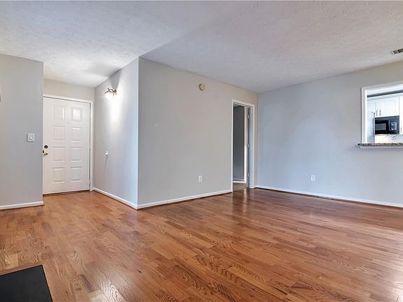 4th image of 3903 Woodridge Way #3903