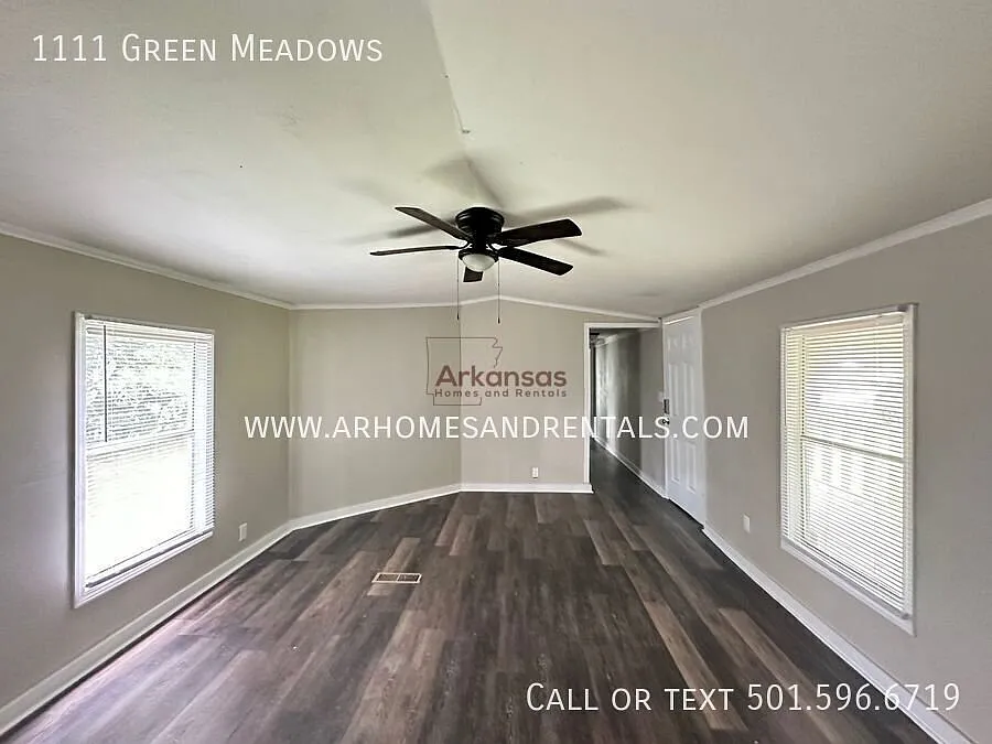 1/2 Off First Month's Rent ~ 3 Bedrooms | 2 Bathrooms ~ 1111 Green Meadows — Photo 2