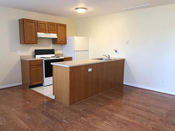 3rd image of 420 North St APT 17