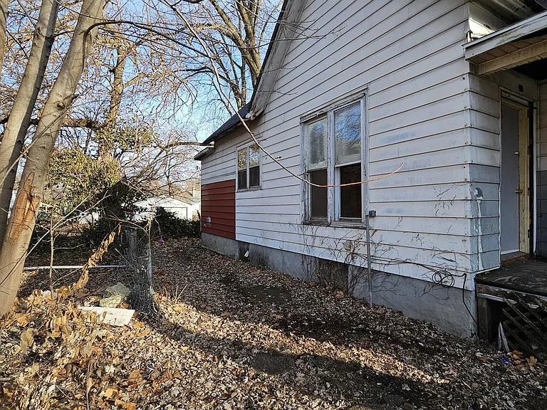 254 W Peoria Ave — Photo 2