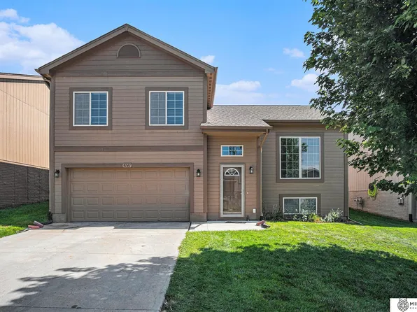 9141 Summit St, Omaha, NE 68122