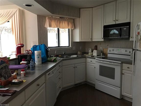 3rd image of 5200 Parkhurst Dr