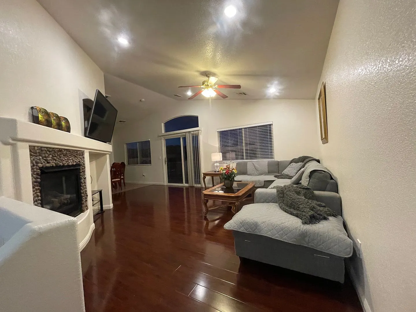2 Bedroom Home with Private Pool, Include some Utilities — Photo 2