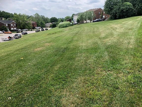 4th image of 810 Barry Ct