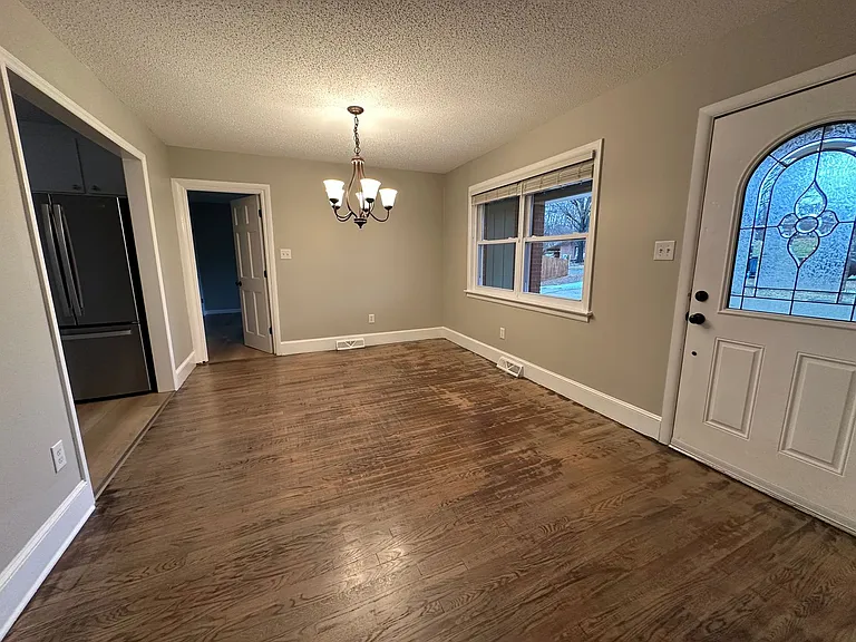 260 Klutz St — Photo 4