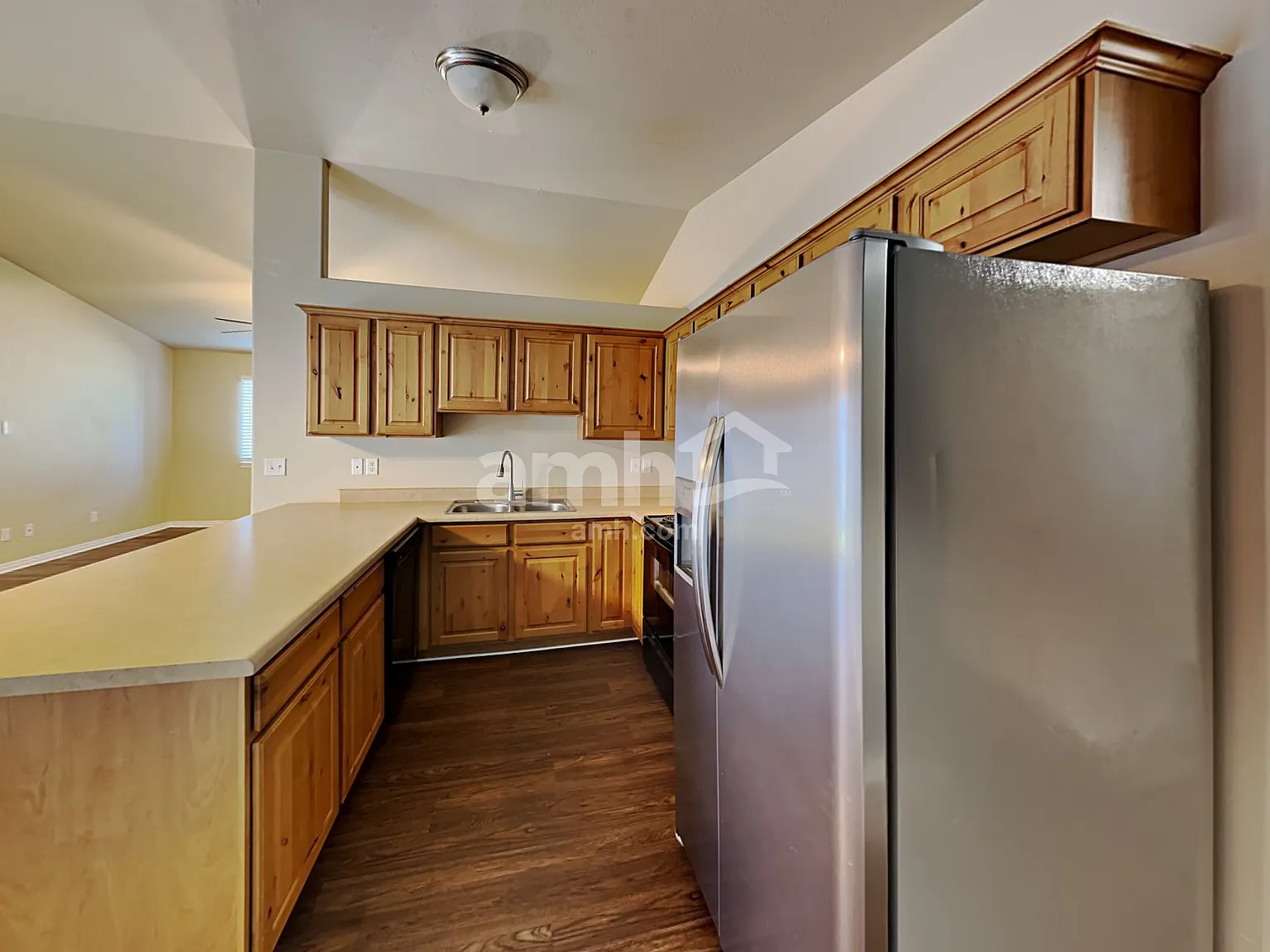 3 bed, 2.0 bath, 1300 sqft, $2,255 — Photo 3
