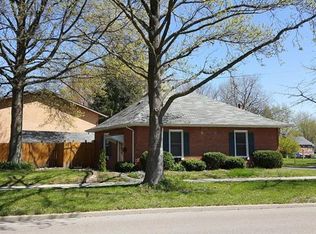 1324 Pine St, Highland, IL 62249