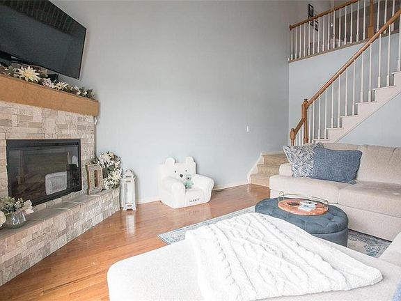 4th image of 868 Graystone Cir
