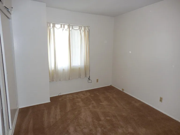 5937 Burchard Ave — Photo 7
