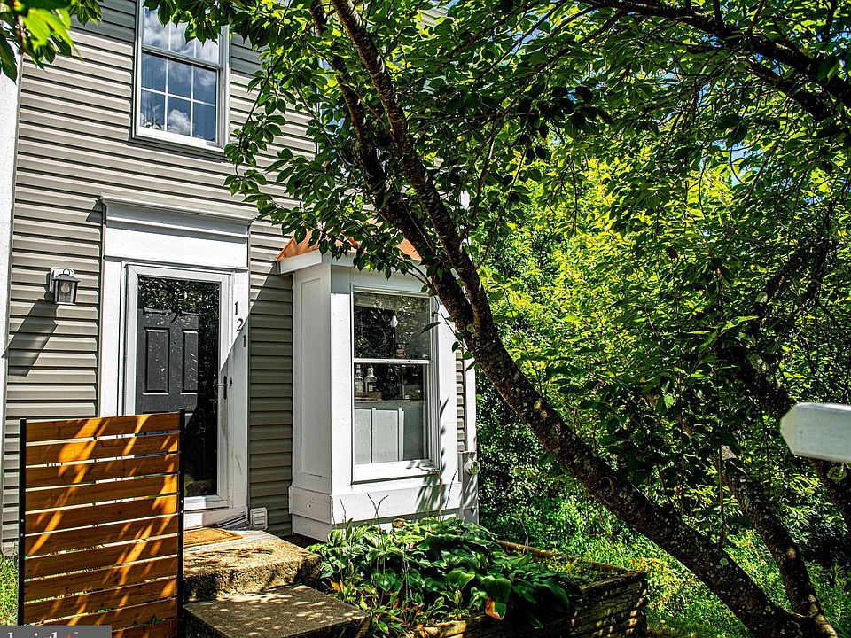 1st image of 121 Spruce Woods Ct