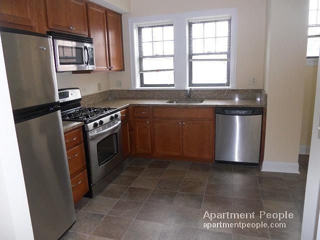 1st image of 4816 N Hermitage Ave APT 3F