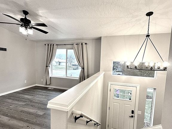 4th image of 2571 W Beth Loop