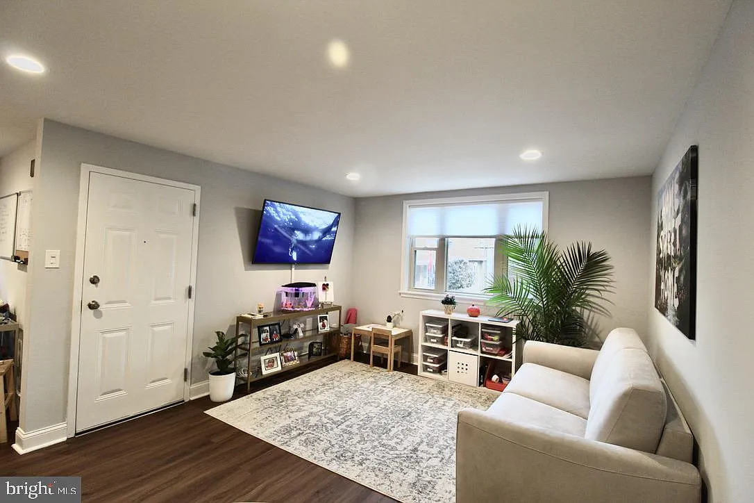2 bed, 1.0 bath, 1640 sqft, $1,500 — Photo 4