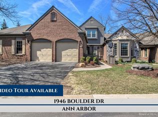 1946 Boulder Dr, Ann Arbor, MI 48104