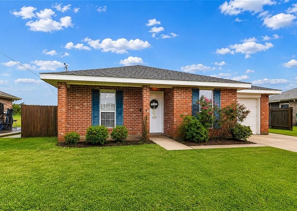 1st image of 319 River Ridge Dr