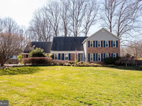 5110 Brentwood Farm Dr, Fairfax, VA 22030