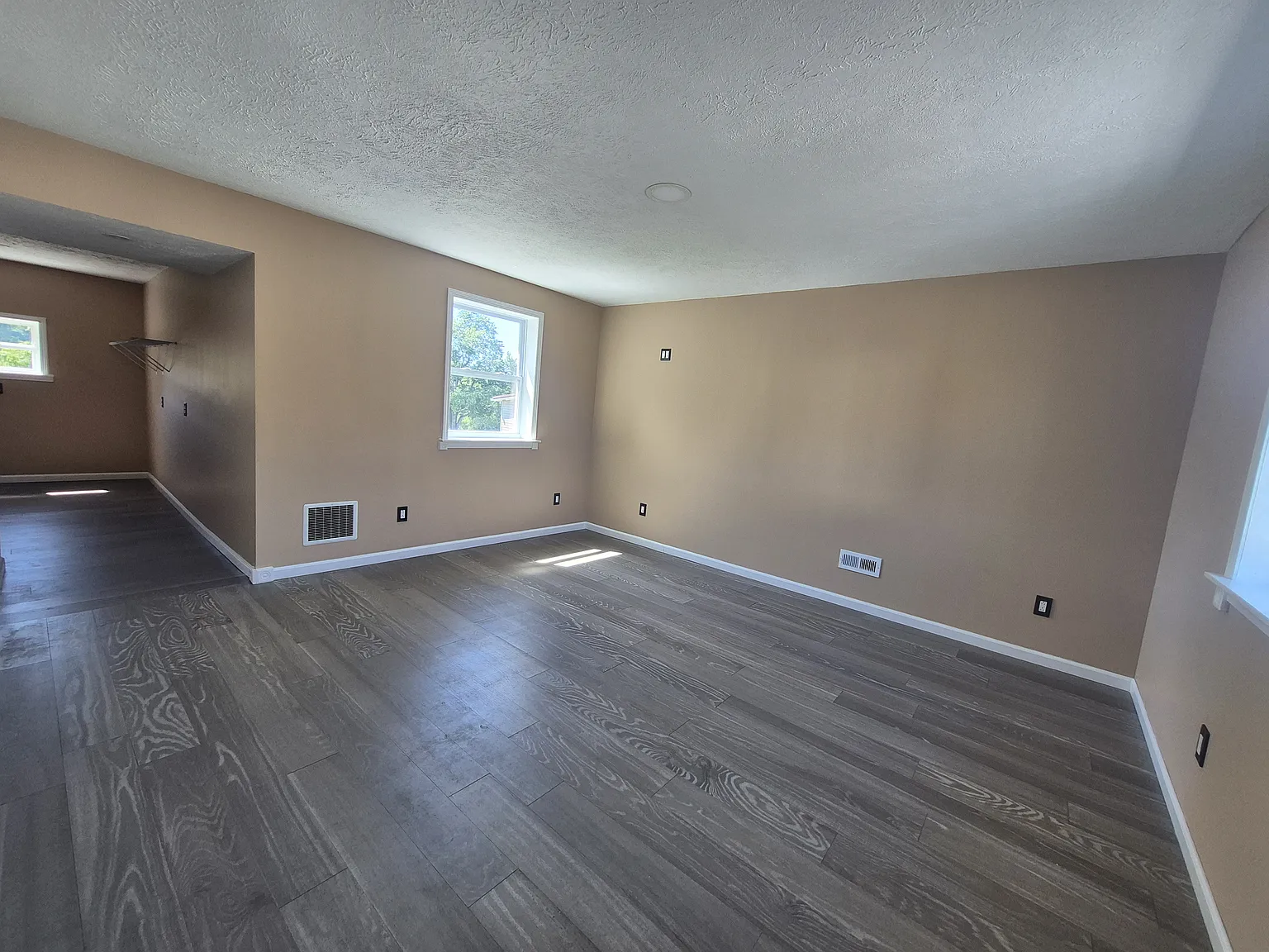 3 bed, 1.5 bath, 1728 sqft, $1,250 — Photo 4