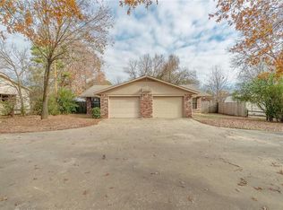 374 S Crossover Rd, Fayetteville, AR 72701