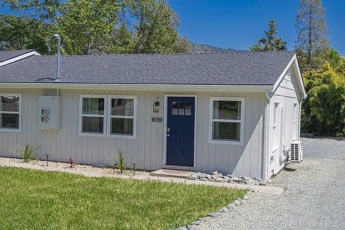 1805 NW Eunice Ave #B Photo 1