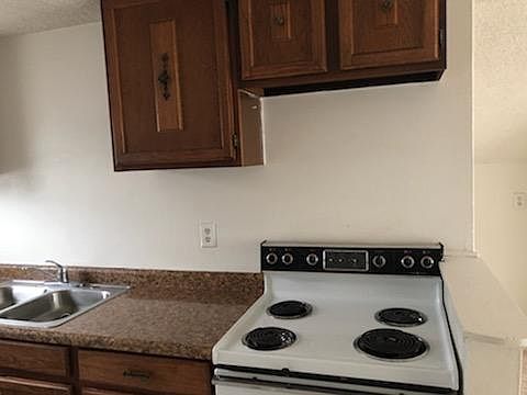 2nd image of 2827 Vine St
