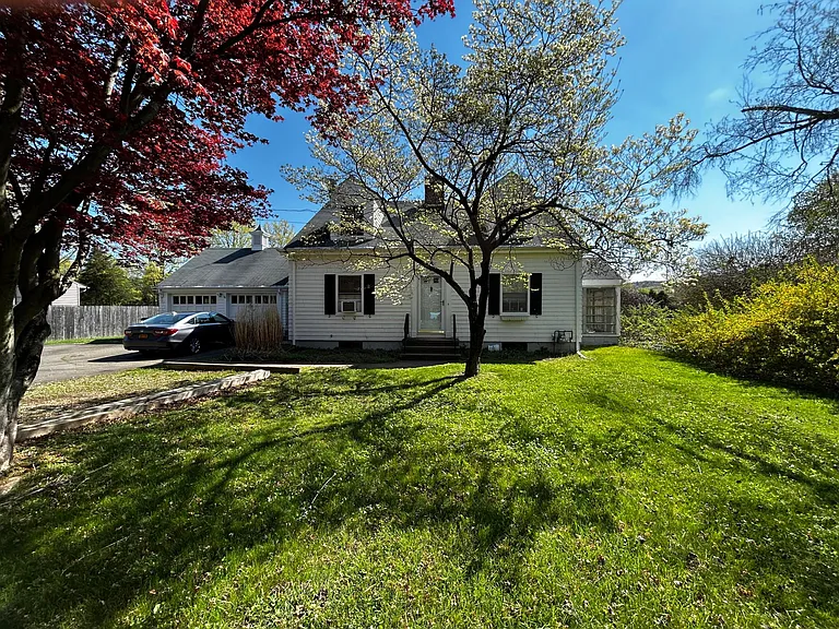 4025 Whitney Ave — Photo 1