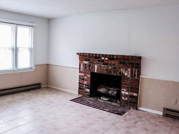 4th image of 14 Appletree Dr