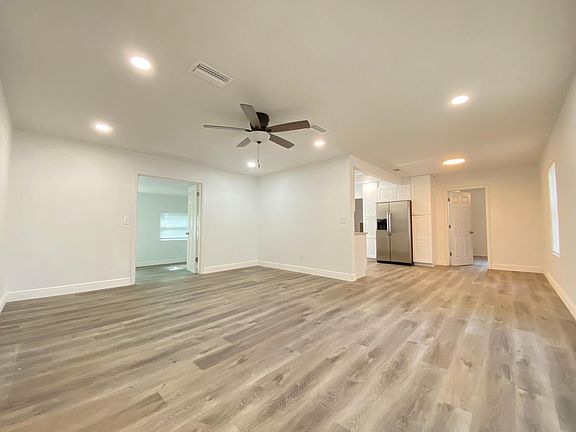 3rd image of 303 Vine Ave