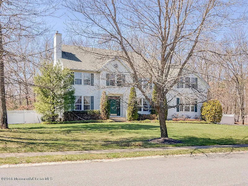 8 Erin Dr photo 1