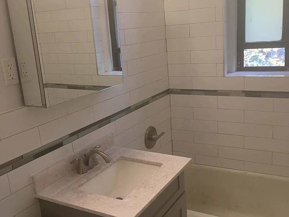 4th image of 3017 Riverdale Ave APT 4G