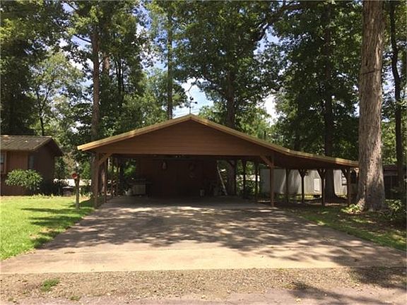 4th image of 301 Hillcrest Dr