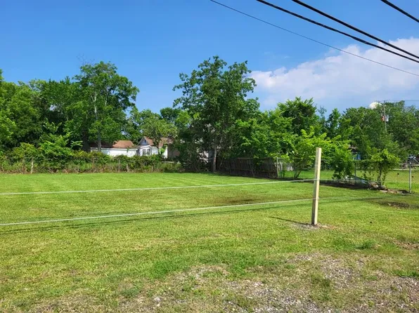 2815 S Broadway St, La Porte, TX 77571