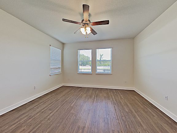 4th image of 335 Pine Terrace Dr