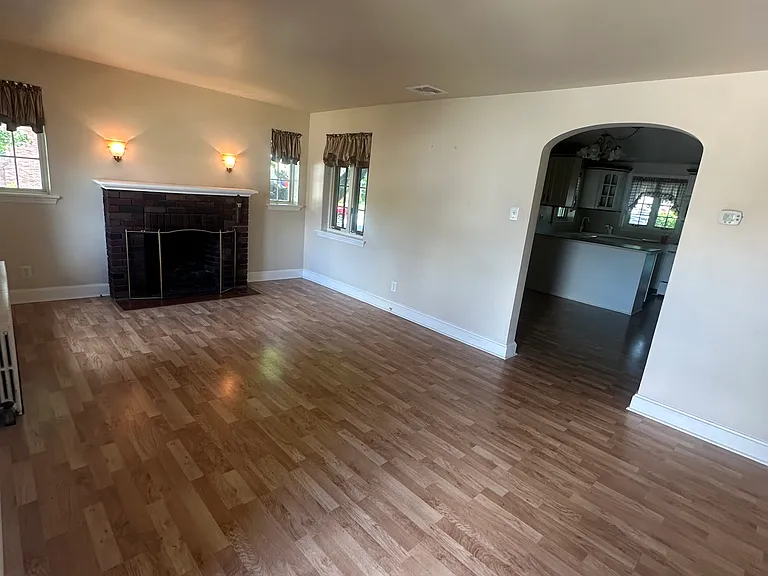 528 E Cherry St — Photo 10