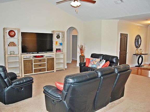 3rd image of 156 Crab Apple Ave