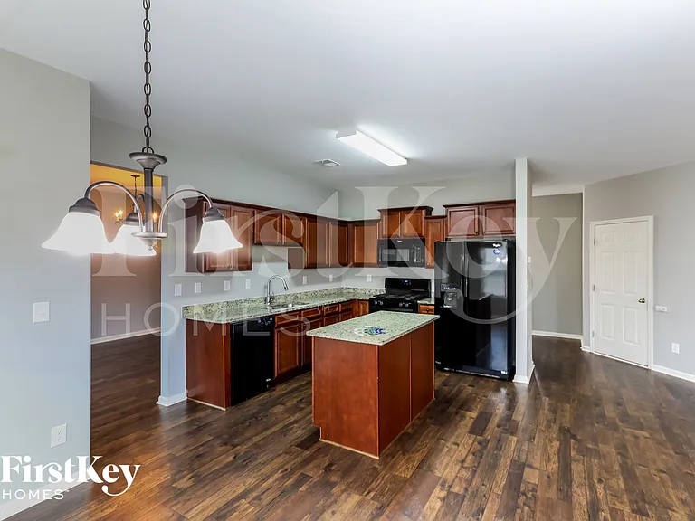4218 Spruce Trl — Photo 5