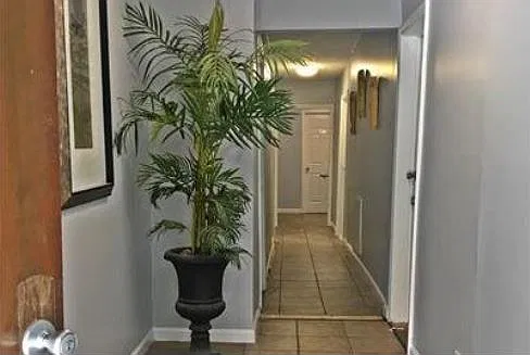 5 bed, 1792 sqft, $775 — Photo 2