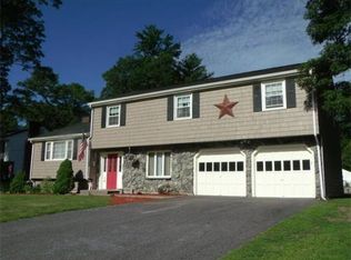 14 Sunset Dr, Medway, MA 02053