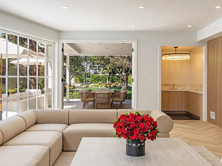 702 N Beverly Dr — Photo 19
