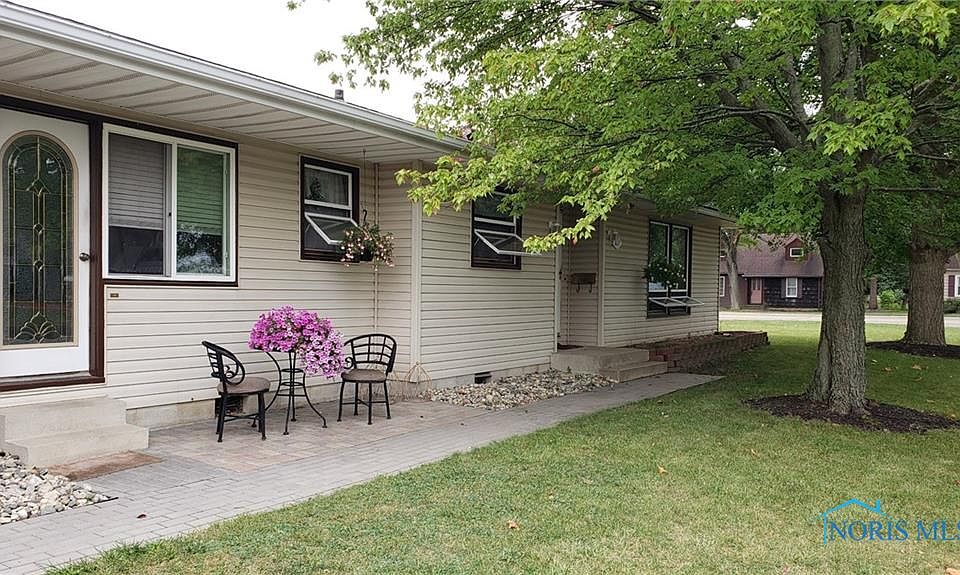 1st image of 617 Oxford Dr